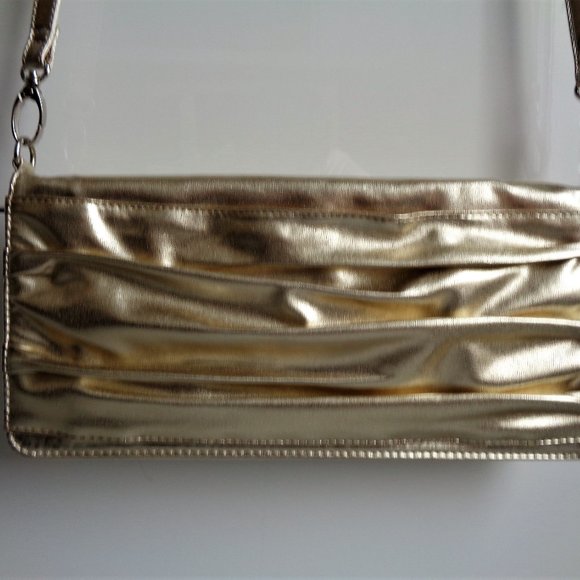 💗 3/$25 Gold crossbody bag - Picture 2 of 5